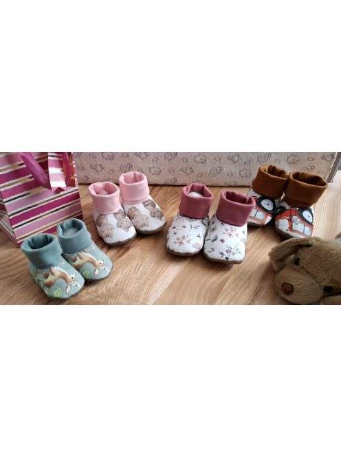 Mamuszka Baby – Egyedi mintás, puha talpú mamusz-Rózsaszín cicás