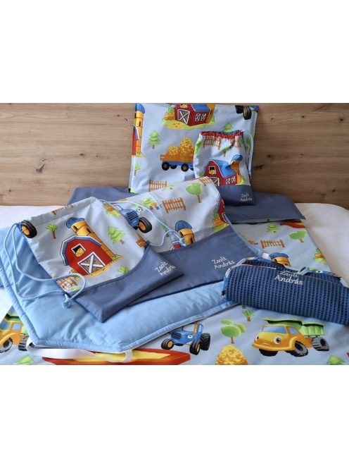  6 darabos,takaró paplan, párna huzat óvodás szett-farm kék-szilvakék mintával.