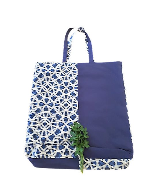 Hangulat elegáns kék, kifordítható textil táska.